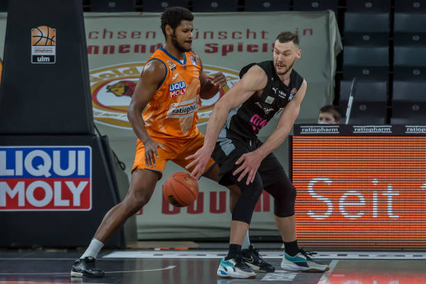 相比之下 相比之下